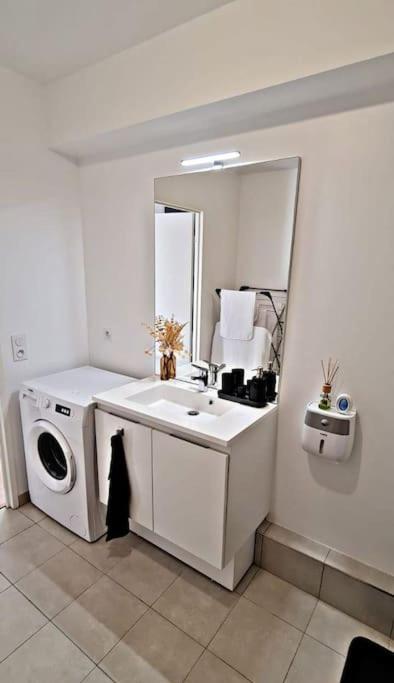 Le Plessis-Bouchard Loft Climatise Parking Gratuit 5Min Gare 아파트 외부 사진